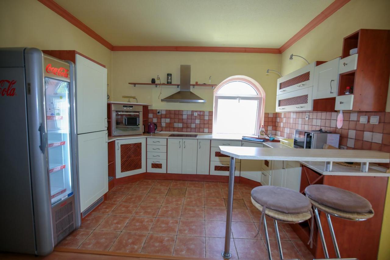 Villa Ametyst Štúrovo Bagian luar foto