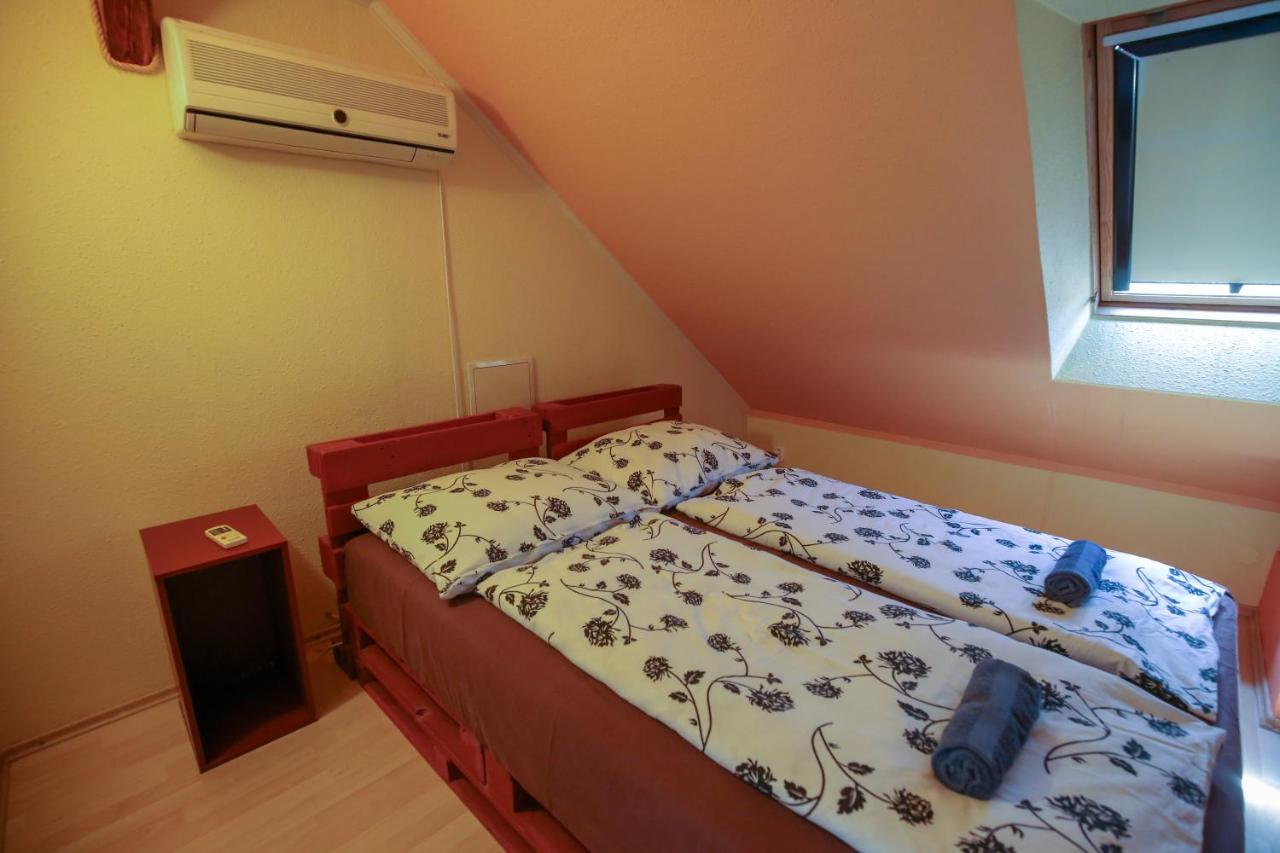 Villa Ametyst Štúrovo Bagian luar foto