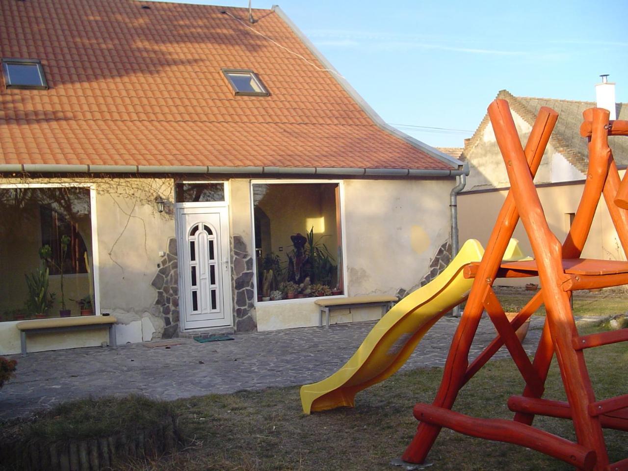 Villa Ametyst Štúrovo Bagian luar foto
