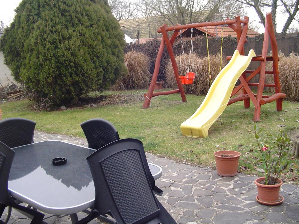 Villa Ametyst Štúrovo Bagian luar foto
